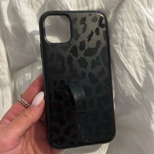 Black iPhone 11 loopy case